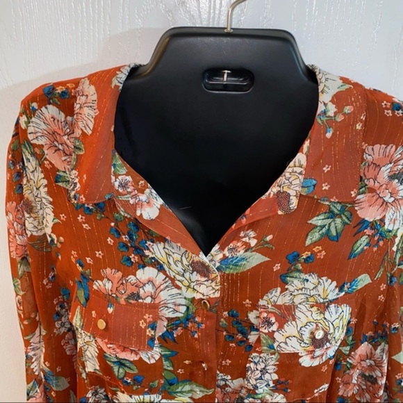 Fall Shimmer Button up Floral Blouse in XL - Picture 3 of 7
